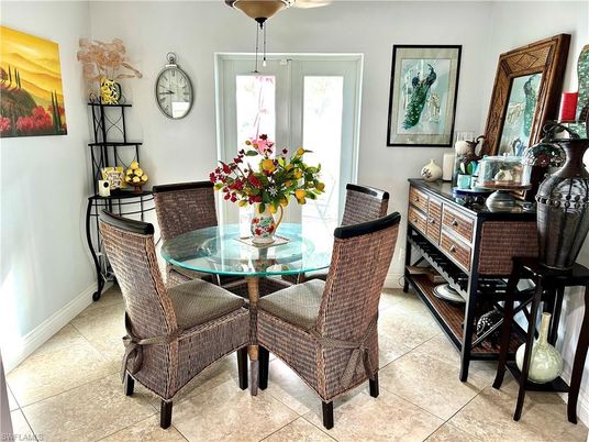 Dining room, Interior