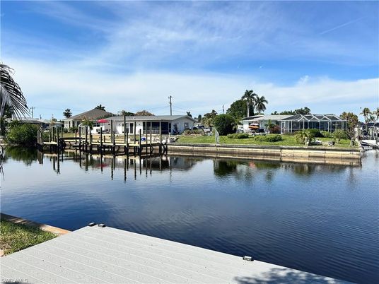 Exterior, Lake