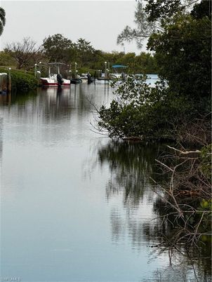 Exterior, Lake