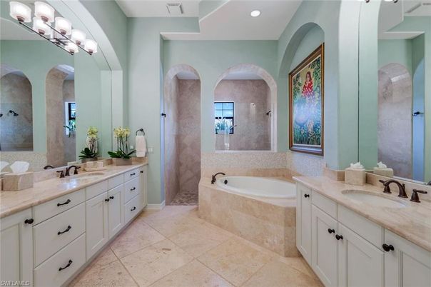 Bathroom, Dual Sink Vanities, Interior, Recessed Lighting