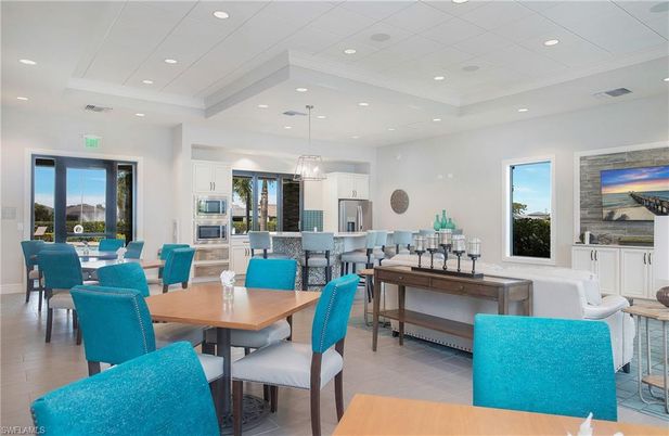 Dining room, Interior, Kitchen, Pendant Lights, Recessed Lighting, Stainless Steel Appliances