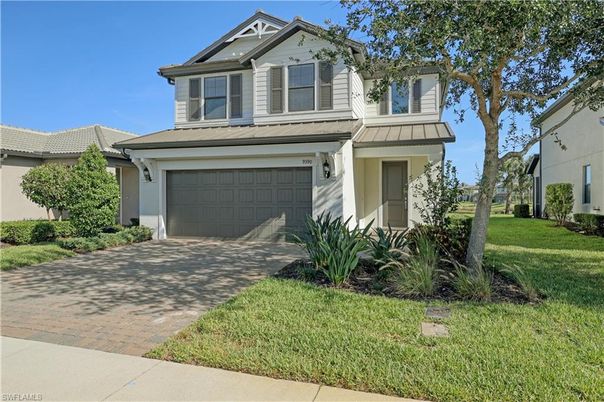 Attached, Exterior, Facade, American Craftsman