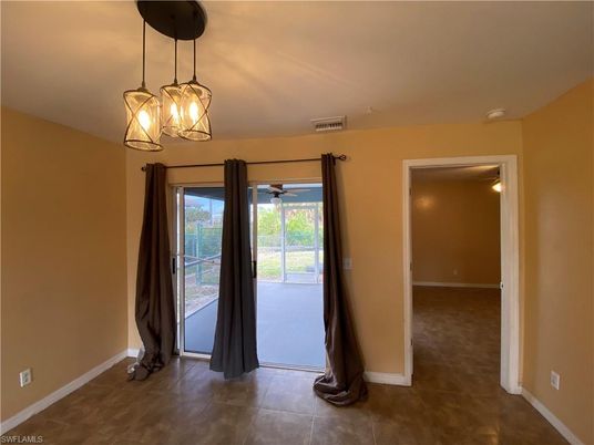 Empty room, Interior, Pendant Lights