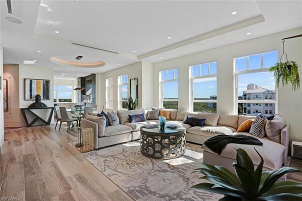 Dining room, Interior, Kitchen, Living room, Pendant Lights, Recessed Lighting, Wood Texture Flooring