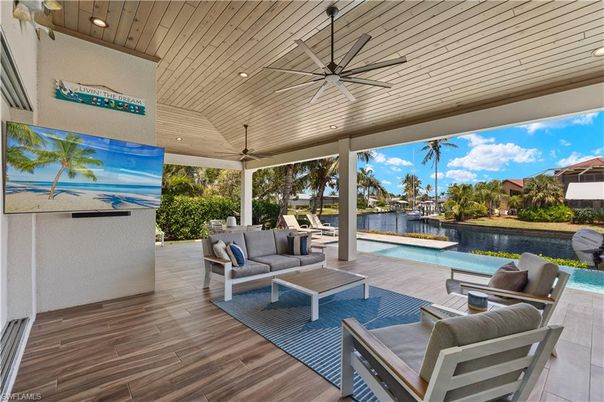 Exterior, Pool, Recessed Lighting