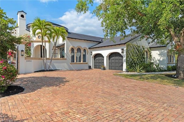 Attached, Exterior, Facade, Spanish Mediterranean