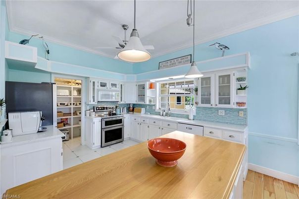 Interior, Kitchen, Pendant Lights, Wood Texture Flooring