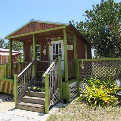 Exterior, Facade, None