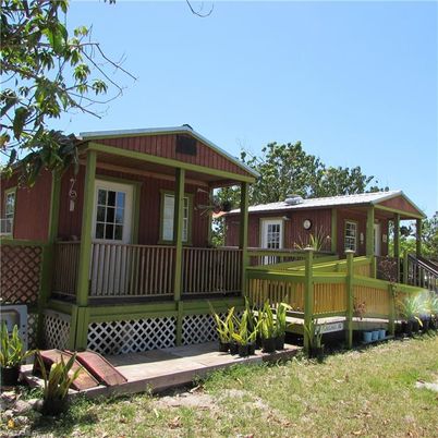 Exterior, Facade, Log Home