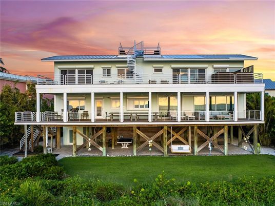 Backyard, Exterior, Facade, Modern