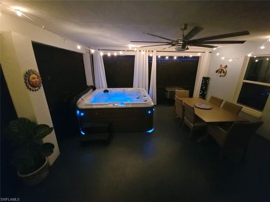 Dining room, Hot Tub, Interior