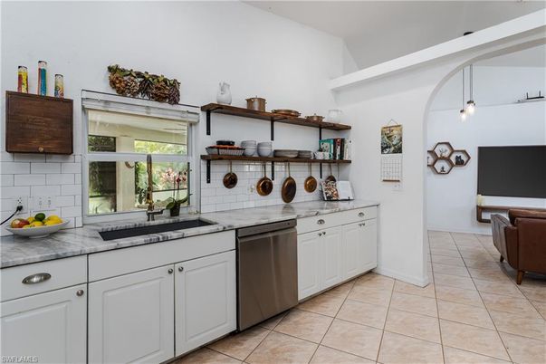 Interior, Kitchen, Pendant Lights, Stainless Steel Appliances