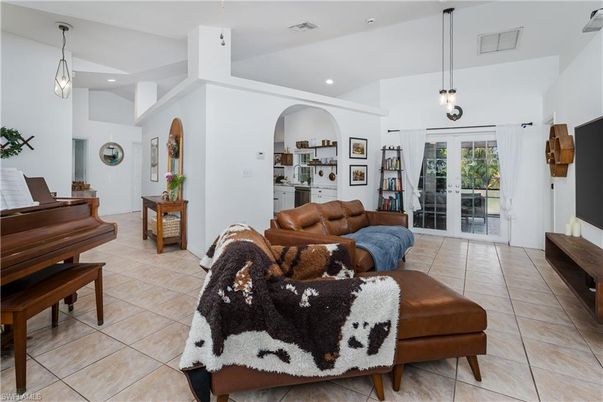 Interior, Living room, Pendant Lights, Piano, Recessed Lighting