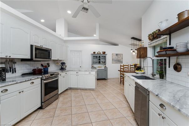 Dining room, Interior, Kitchen, Pendant Lights, Recessed Lighting, Stainless Steel Appliances