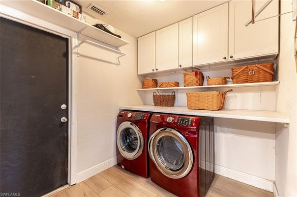 Interior, Washer, Wood Texture Flooring