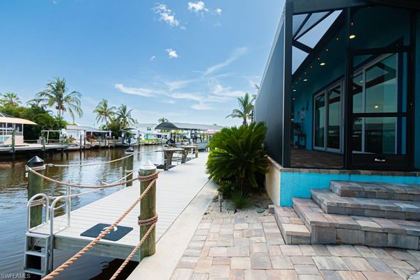 Exterior, Lake