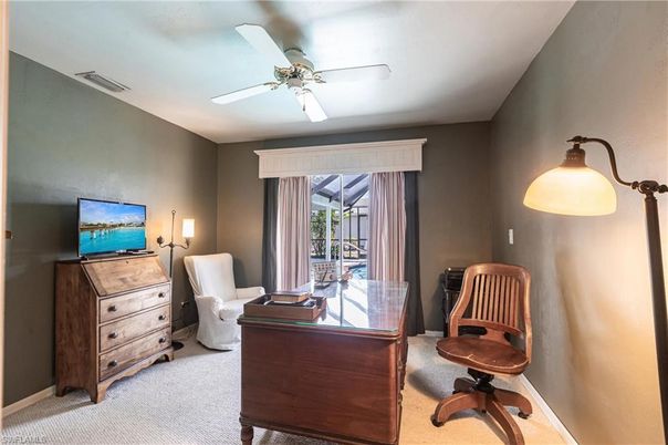 Home Office, Interior