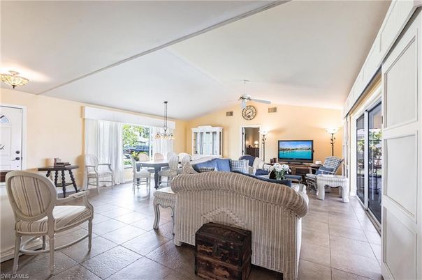 Dining room, Interior, Living room, Pendant Lights
