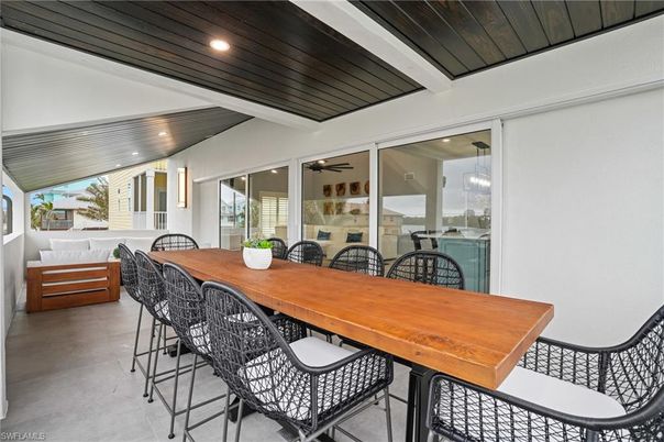 Dining room, Exterior, Recessed Lighting