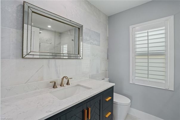 Bathroom, Interior, Marble Walls, Recessed Lighting
