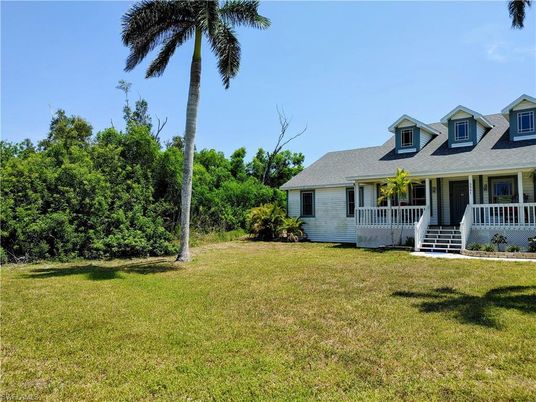 Backyard, Exterior, Facade, Cape Cod