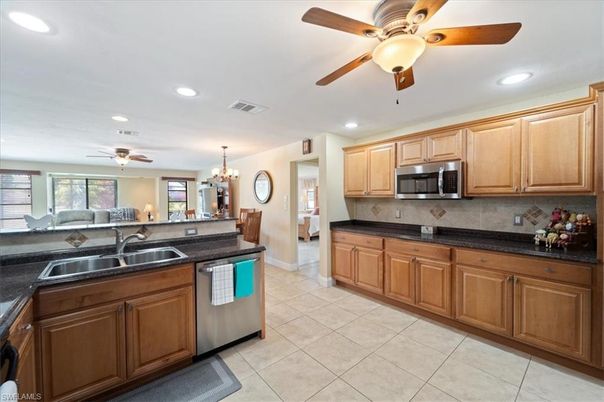 Chandelier, Dining room, Interior, Kitchen, Recessed Lighting, Stainless Steel Appliances