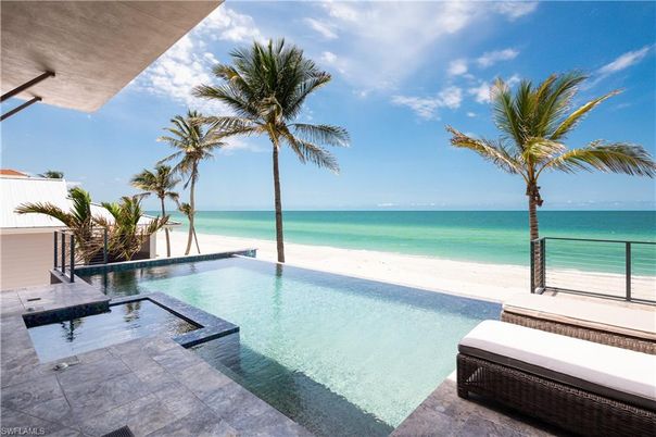 Exterior, Lake, Pool