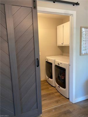 Interior, Washer, Wood Texture Flooring