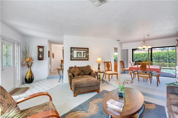 Chandelier, Dining room, Interior, Living room