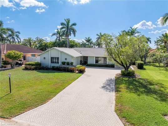 Backyard, Exterior, Facade, Ranch