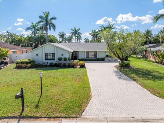 Backyard, Exterior, Facade, Ranch
