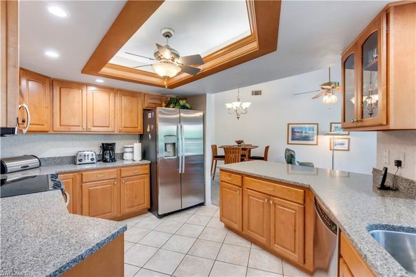 Chandelier, Dining room, Interior, Kitchen, Recessed Lighting, Stainless Steel Appliances