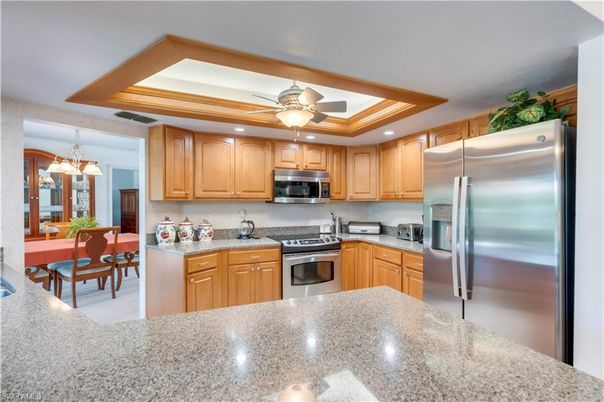 Dining room, Interior, Kitchen, Pendant Lights, Recessed Lighting, Stainless Steel Appliances