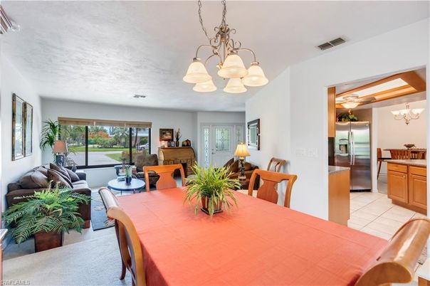 Chandelier, Dining room, Interior, Kitchen, Living room, Stainless Steel Appliances