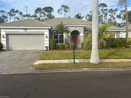 Attached, Exterior, Facade, Mediterranean