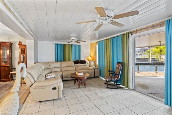 Interior, Living room, Water