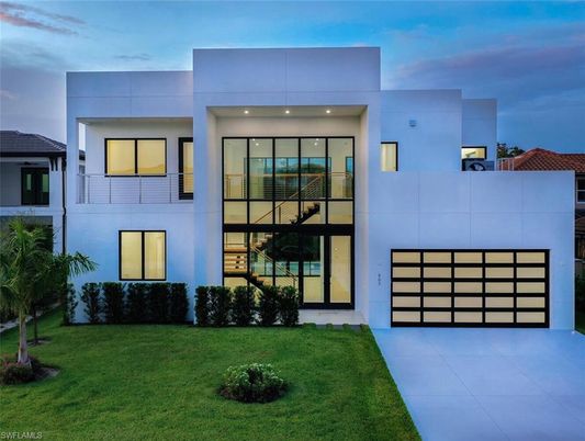 Attached, Backyard, Exterior, Facade, Modern