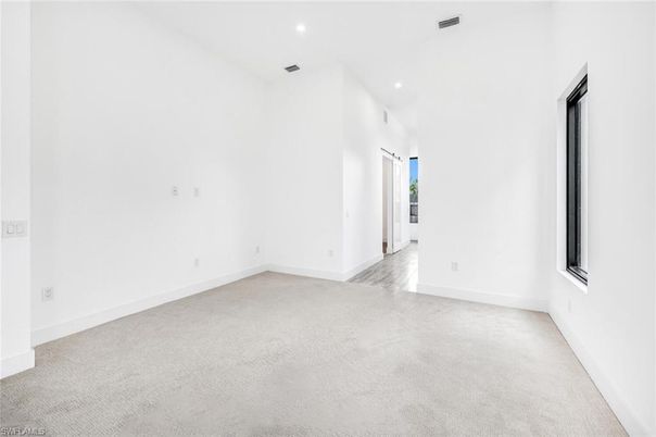 Empty room, Interior, Recessed Lighting
