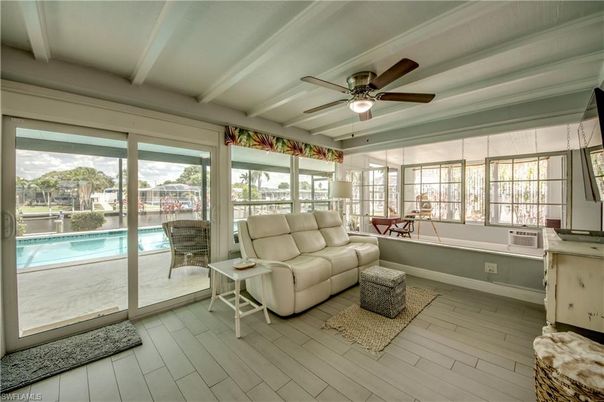 Interior, Living room, Sun Room, Water, Wood Texture Flooring