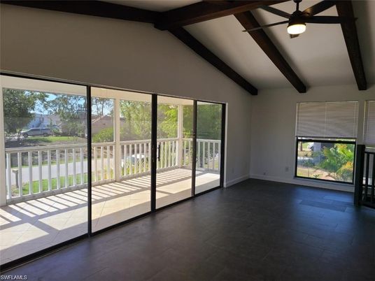 Empty room, Interior, Sun Room, Wooden Beams