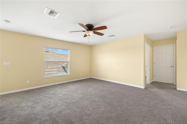 Empty room, Interior