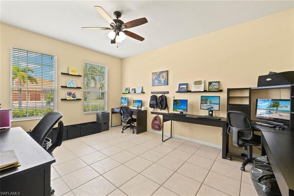 Home Office, Interior