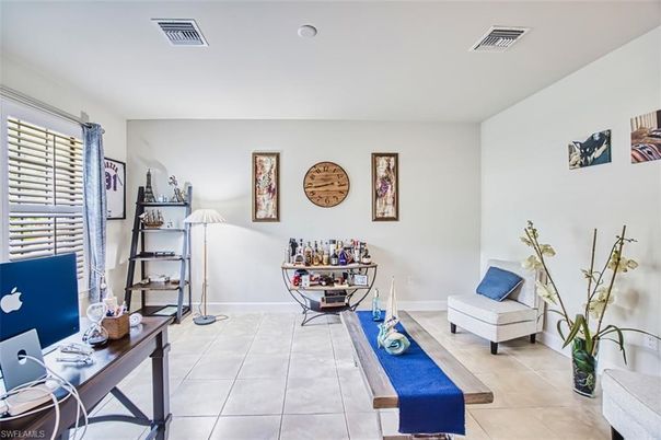 Home Office, Interior