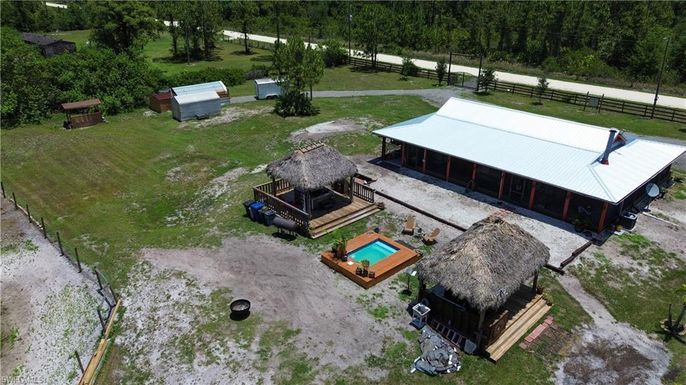 Exterior, Drone
