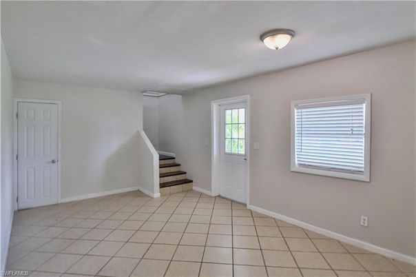 Empty room, Interior