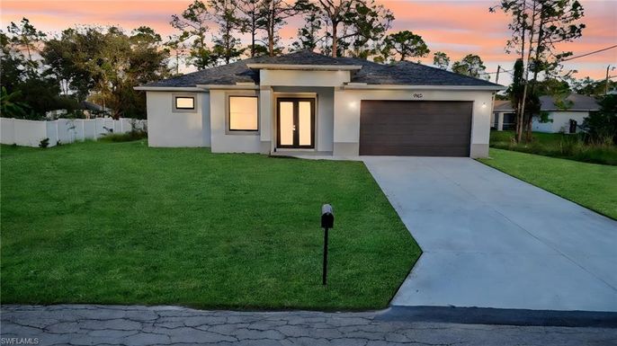 Attached, Backyard, Exterior, Facade, Modern
