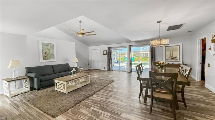 Chandelier, Dining room, Interior, Living room, Pendant Lights, Wood Texture Flooring