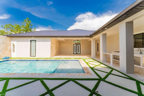 Exterior, Pool