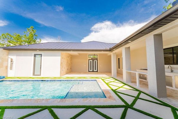 Exterior, Pool
