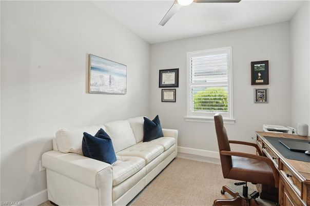 Home Office, Interior